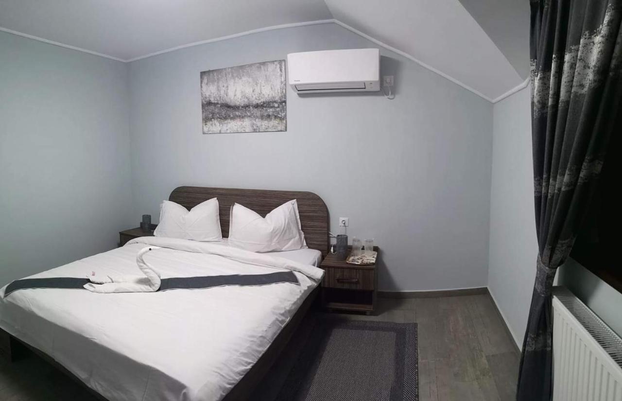 Casa Cizi Hotel คาลิมาเนช ภายนอก รูปภาพ
